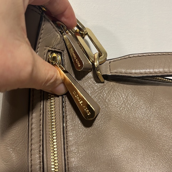 Michael Kors Matilda Leather Handbag mocha beige - Picture 2 of 14